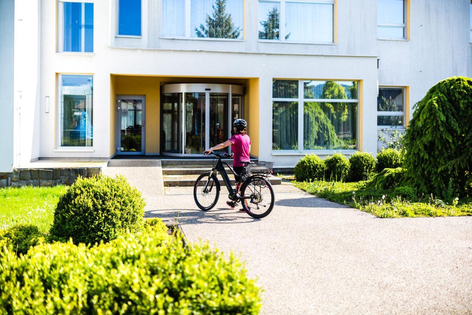 Lazensky A Wellness Hotel Nivamare 鲁哈科维斯 外观 照片