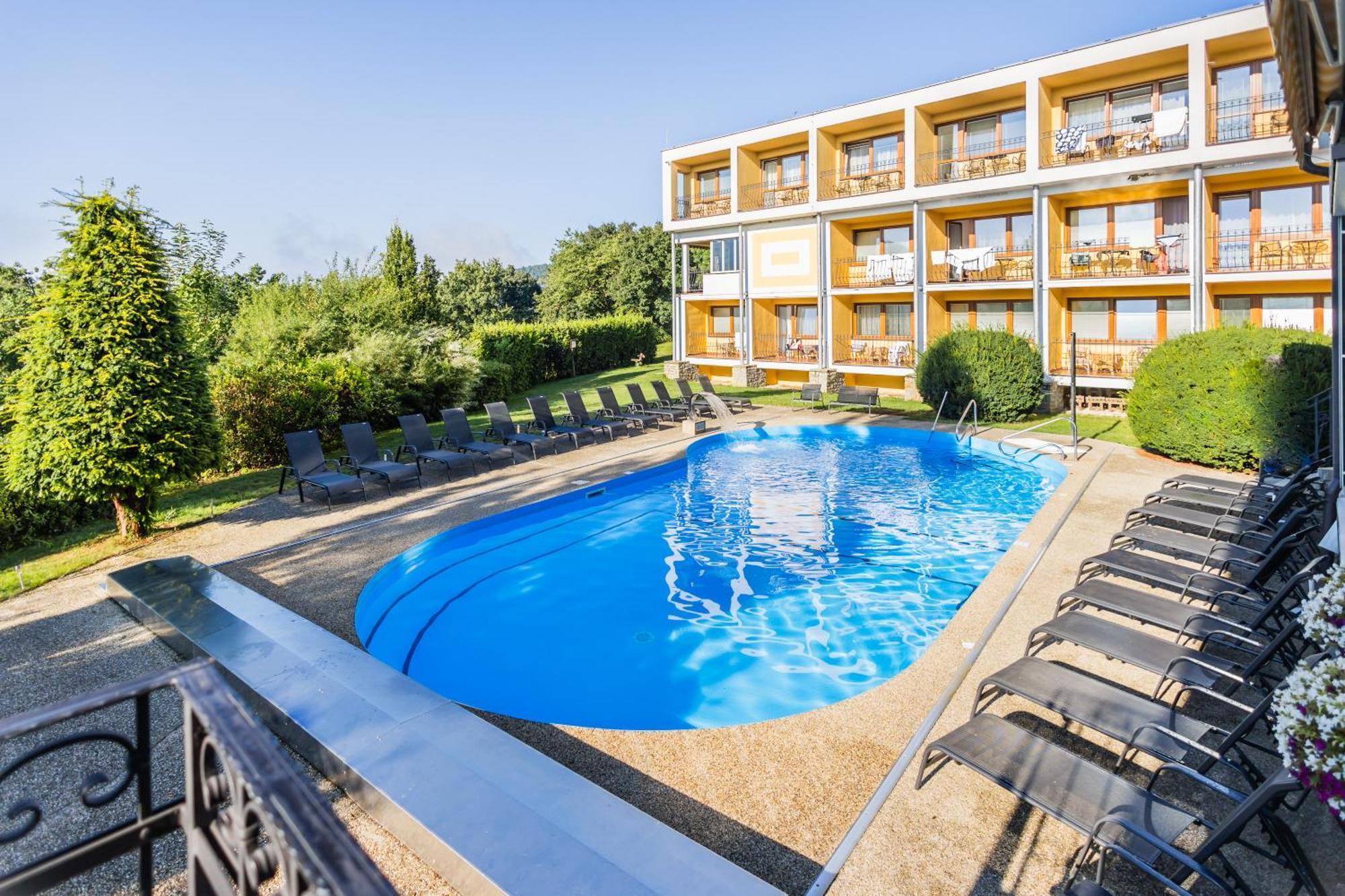 Lazensky A Wellness Hotel Nivamare 鲁哈科维斯 外观 照片